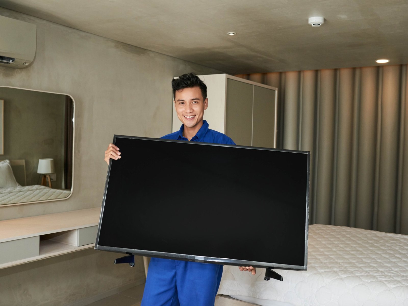 hospitality-tv-vs-smart-tv-biasa
